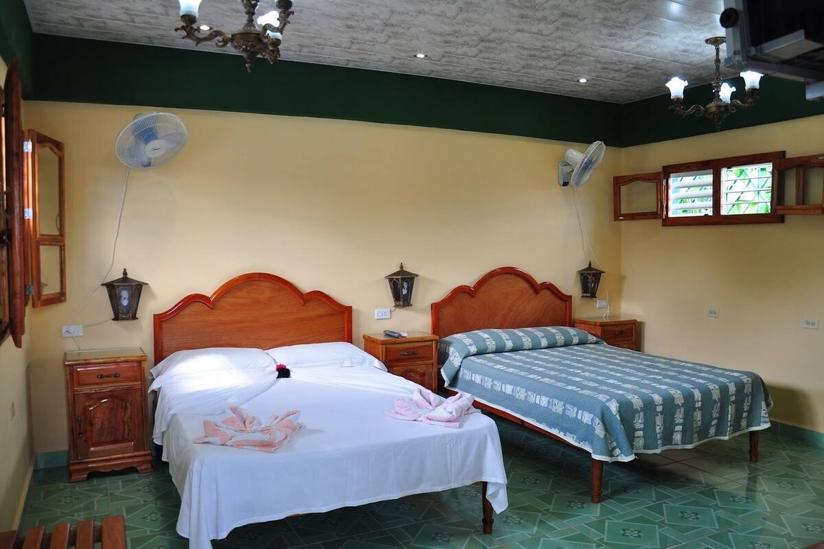 Zimmersafe, Bügeleisen/Bügelbrett, WLAN, Bettwäsche