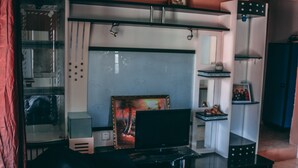 Basic Apartment | Living room | LCD TV - Willemstad Apartments (Willemstad)