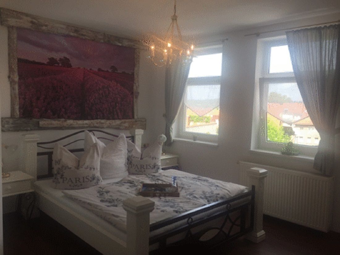 Een bureau, babybedden (toeslag), extra bedden (toeslag), gratis wifi