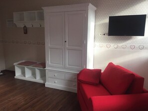 Eenpersoonskamer | Woonruimte | Flatscreentelevisie