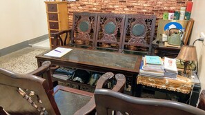 41-inch flat-screen TV with digital channels, TV - Child Come Home (Tainan)