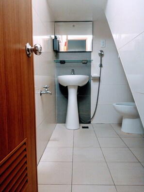 Shower, rainfall showerhead, hair dryer, slippers - Child Come Home (Tainan)