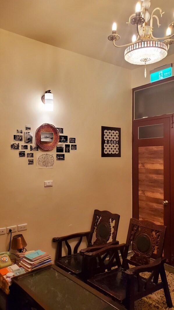 41-inch flat-screen TV with digital channels, TV - Child Come Home (Tainan)