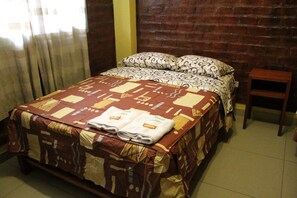 Ferros/tábuas de passar roupa, Wi-Fi de cortesia, roupa de cama