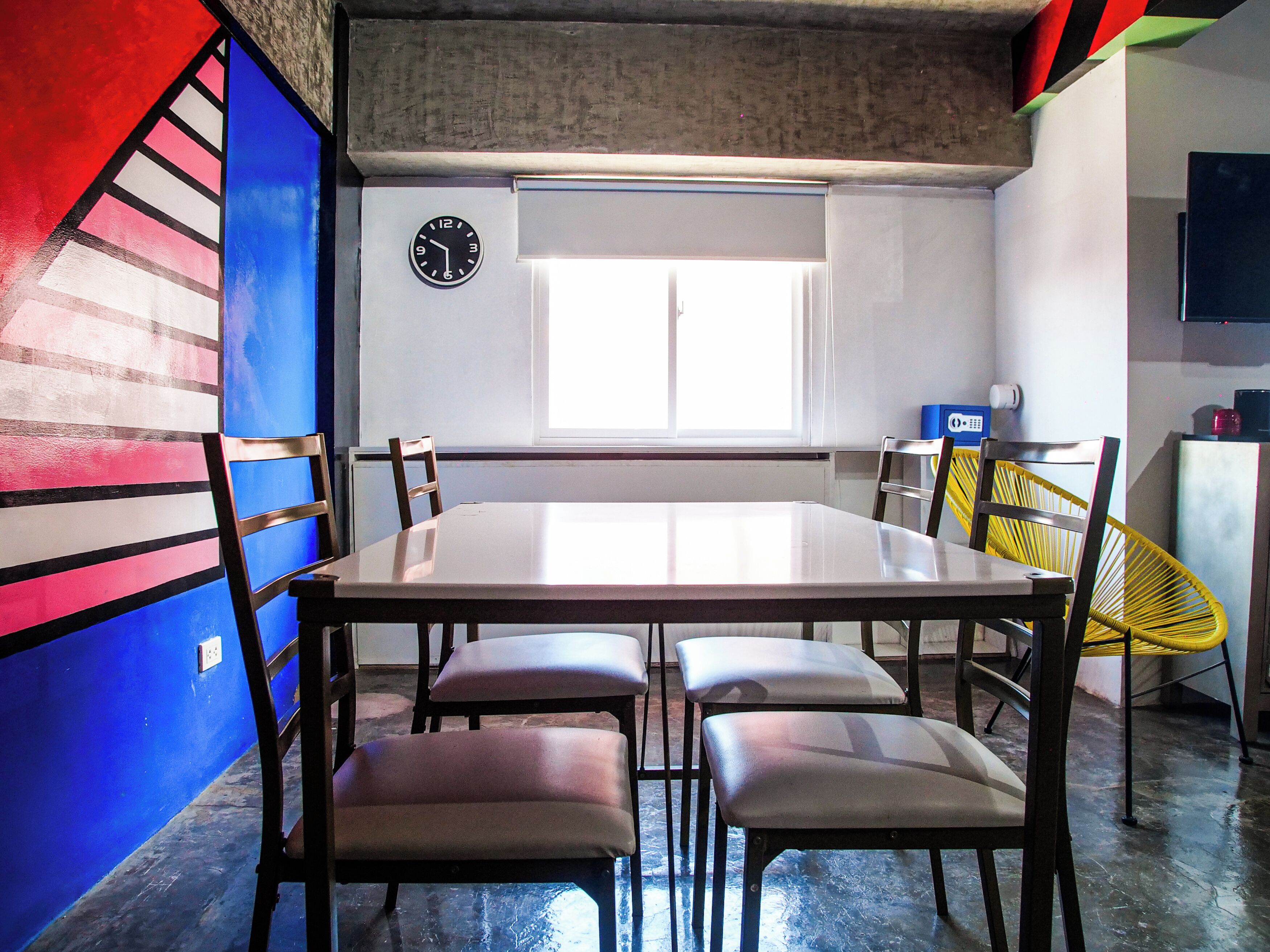 deluxe studio | iron/ironing board, free wifi, bed sheets