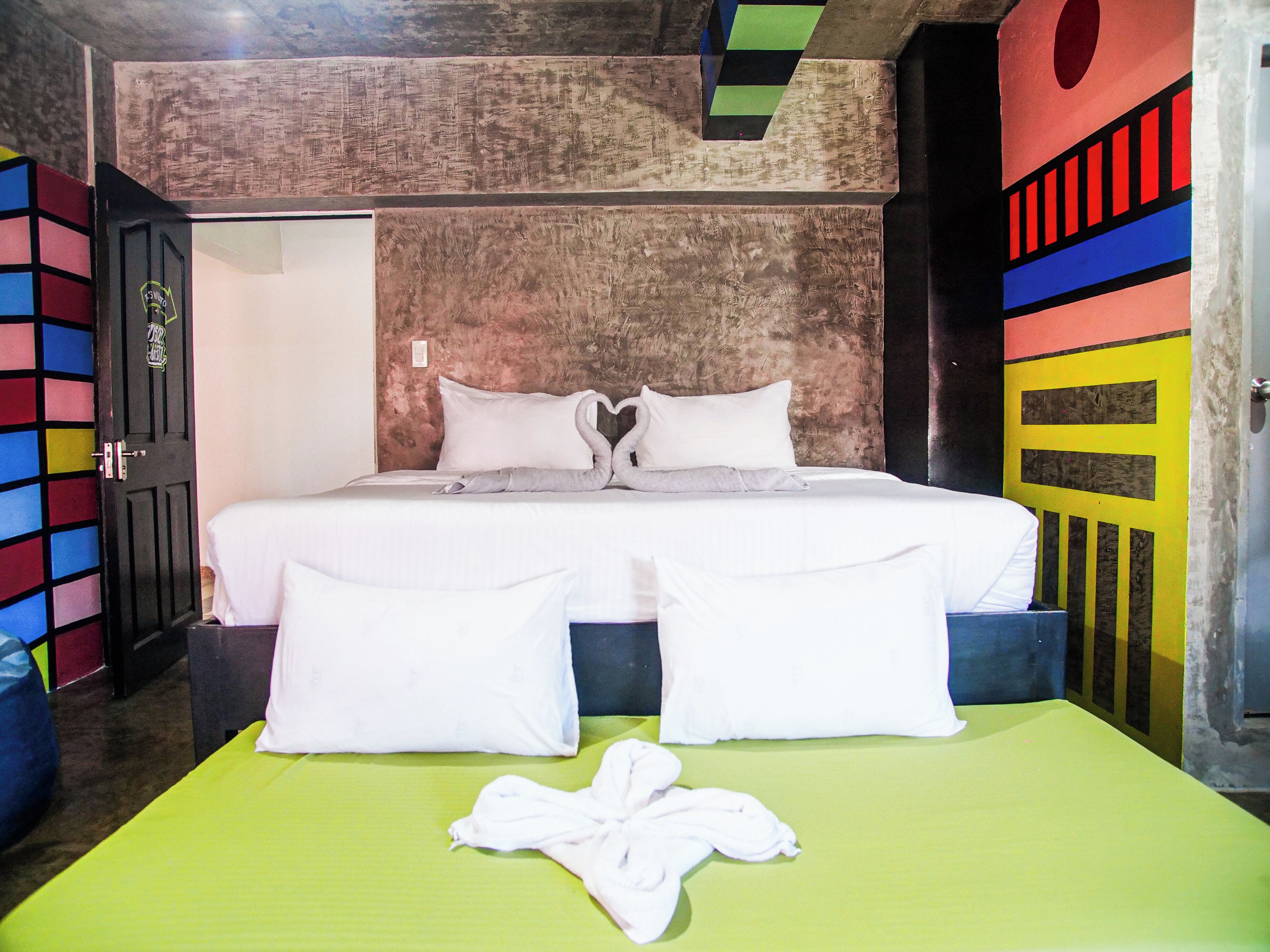 deluxe studio | iron/ironing board, free wifi, bed sheets