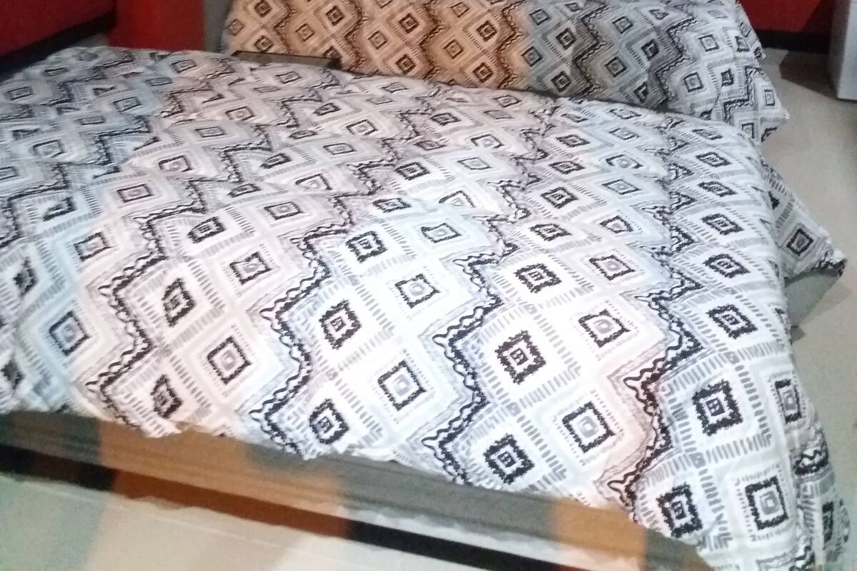 Iron/ironing board, free WiFi, bed sheets