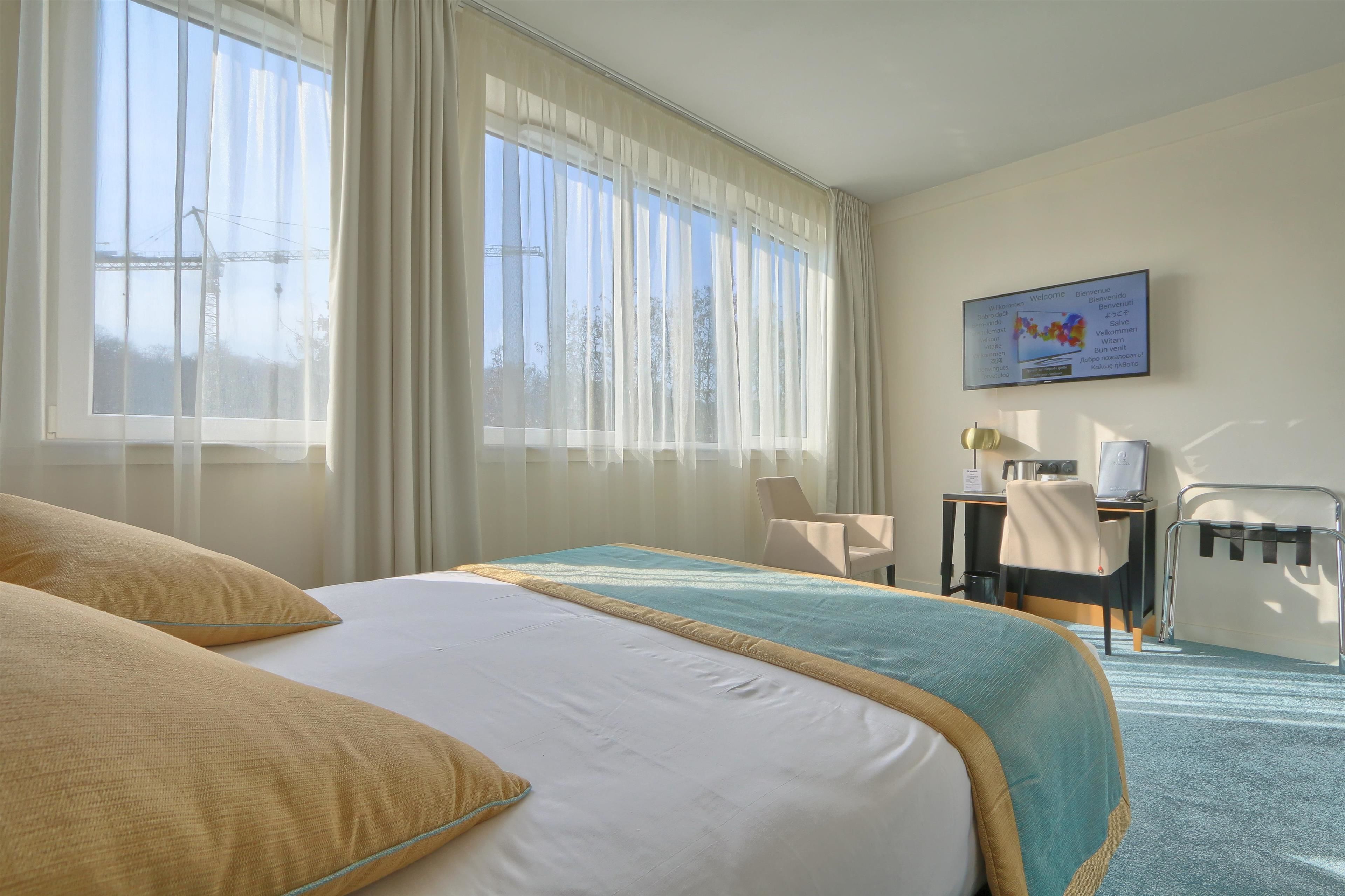 Classic Room, 1 Twin Bed, Non Smoking | In-room safe, desk, blackout drapes, soundproofing