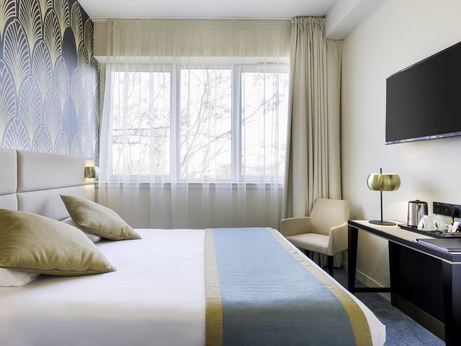 Classic Room, 1 King Bed, Non Smoking (Twin bed on request) | In-room safe, desk, blackout drapes, soundproofing