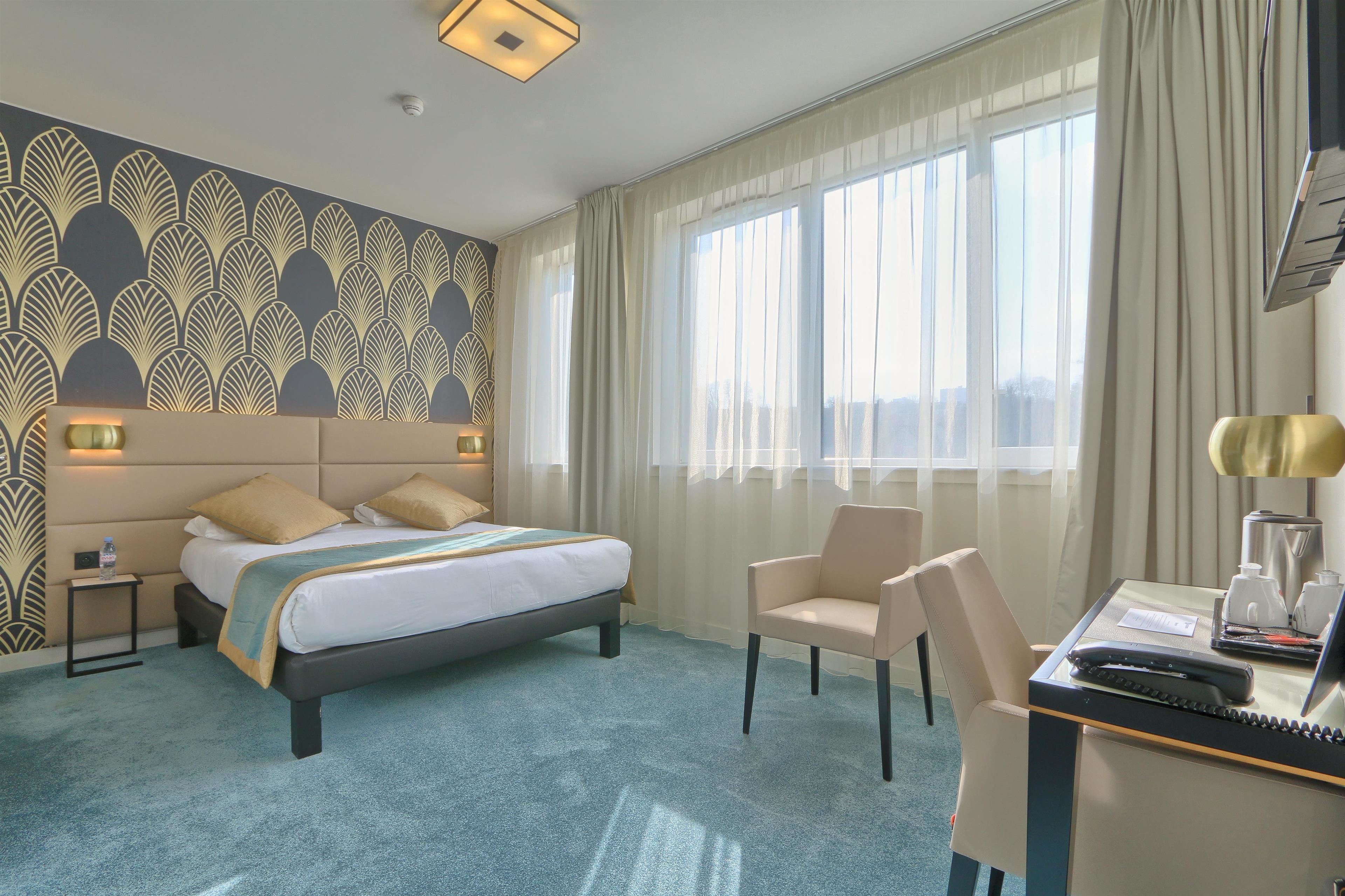 In-room safe, desk, blackout drapes, soundproofing