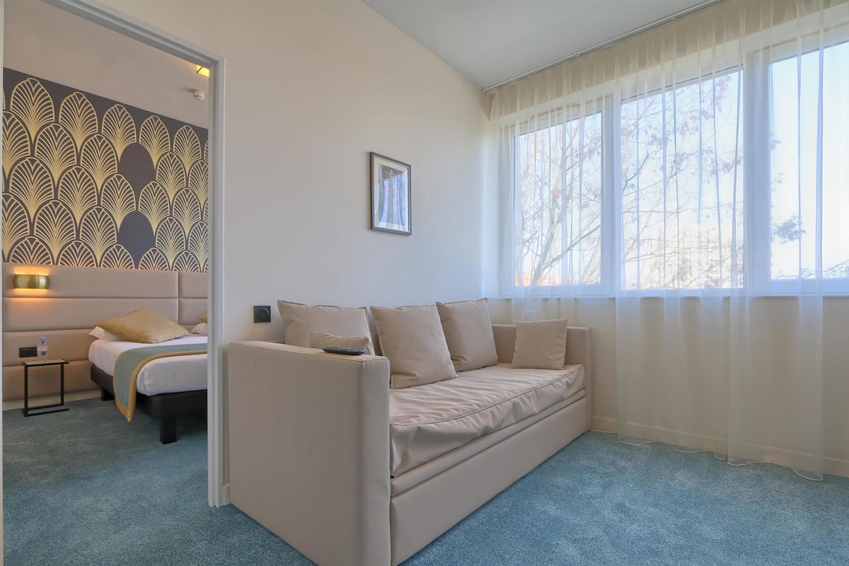 in-room safe, desk, blackout curtains, soundproofing