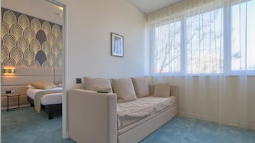 In-room safe, desk, blackout drapes, soundproofing