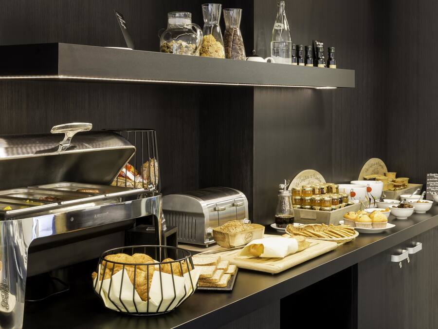 Dagelijks à la carte ontbijt (EUR 14.50 per persoon)