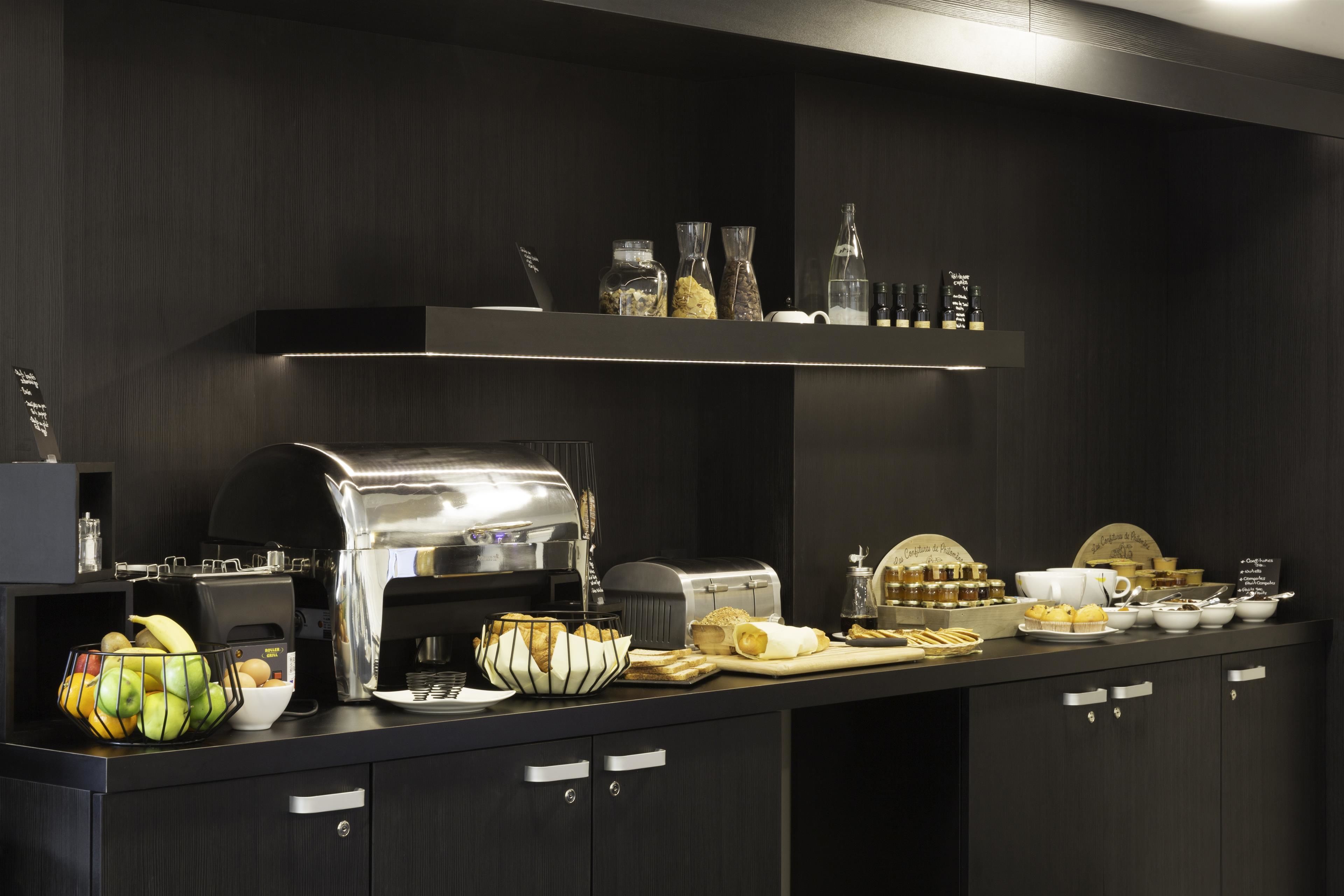 daily cooked-to-order breakfast (eur 14.50 per person)