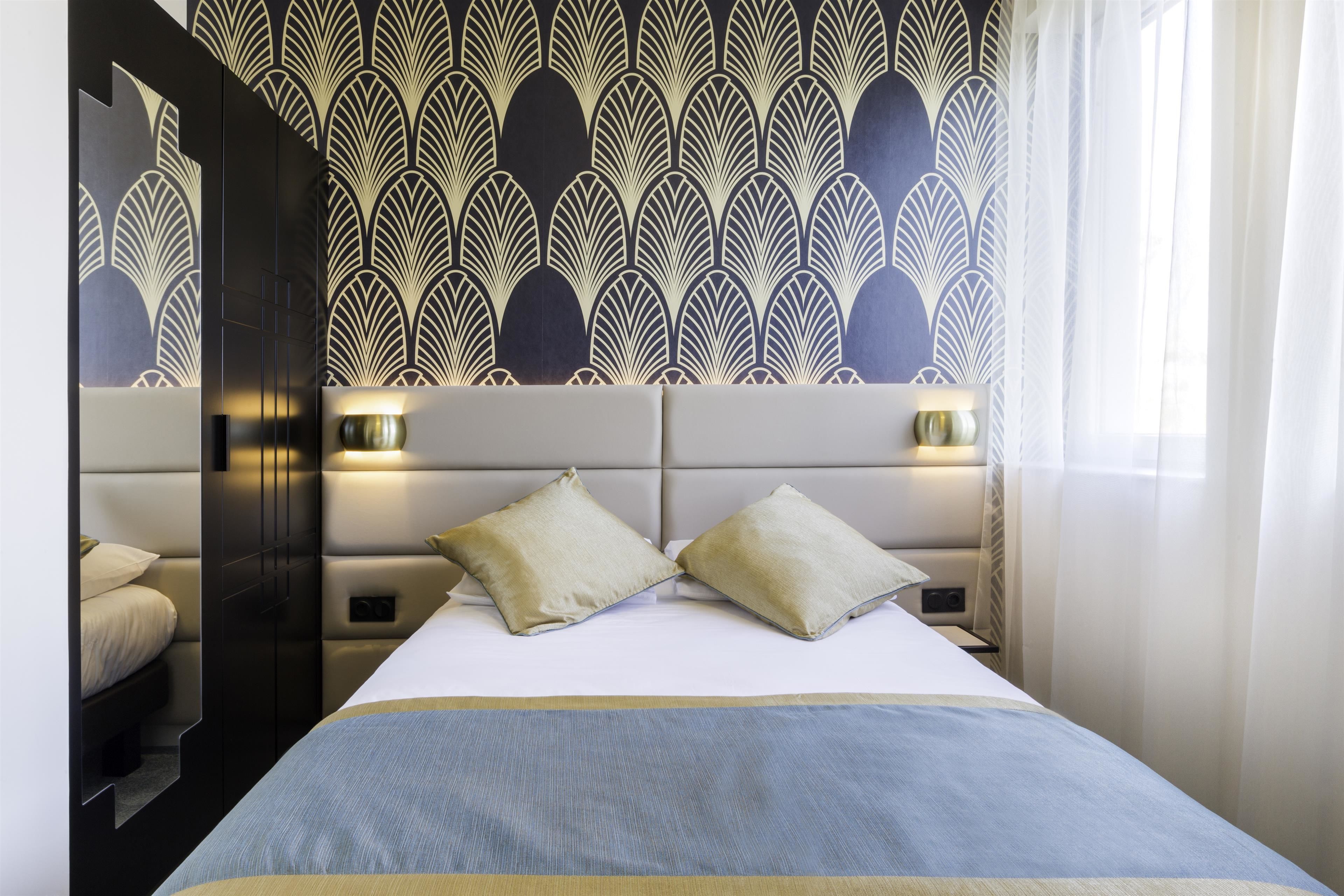 classic room, 1 king bed, non smoking (twin bed on request) | in-room safe, desk, blackout curtains, soundproofing