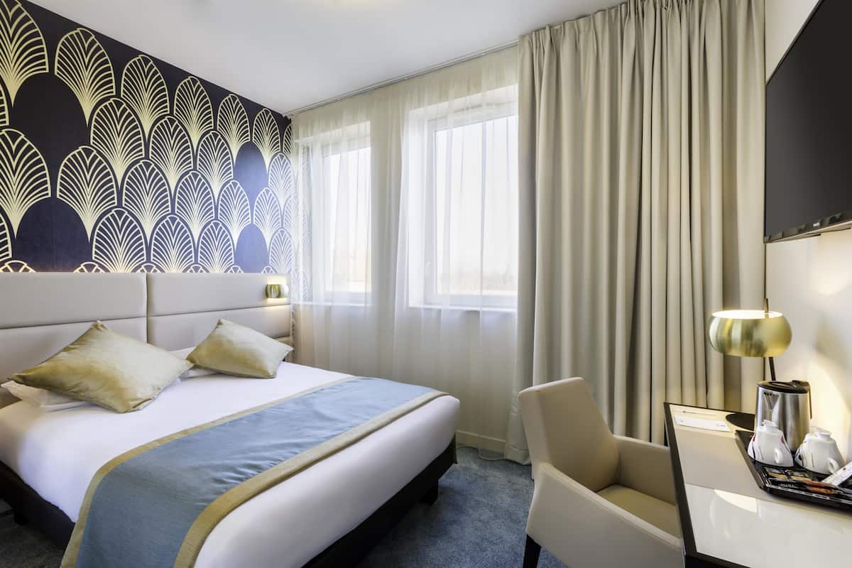 In-room safe, desk, blackout drapes, soundproofing