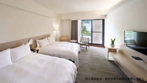 Habitación cuádruple estándar | Edredón, cortinas blackout, wifi gratis y ropa de cama