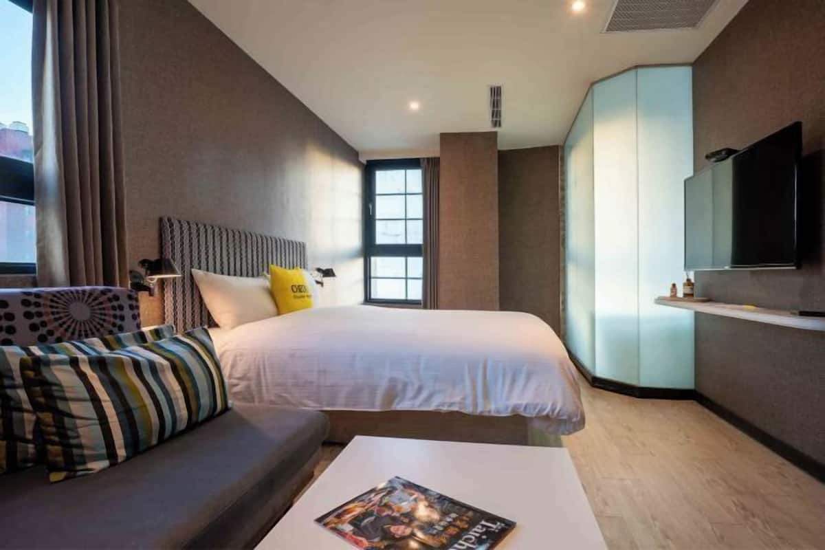 Luxe beddengoed, een bureau, geluiddichte muren, gratis wifi