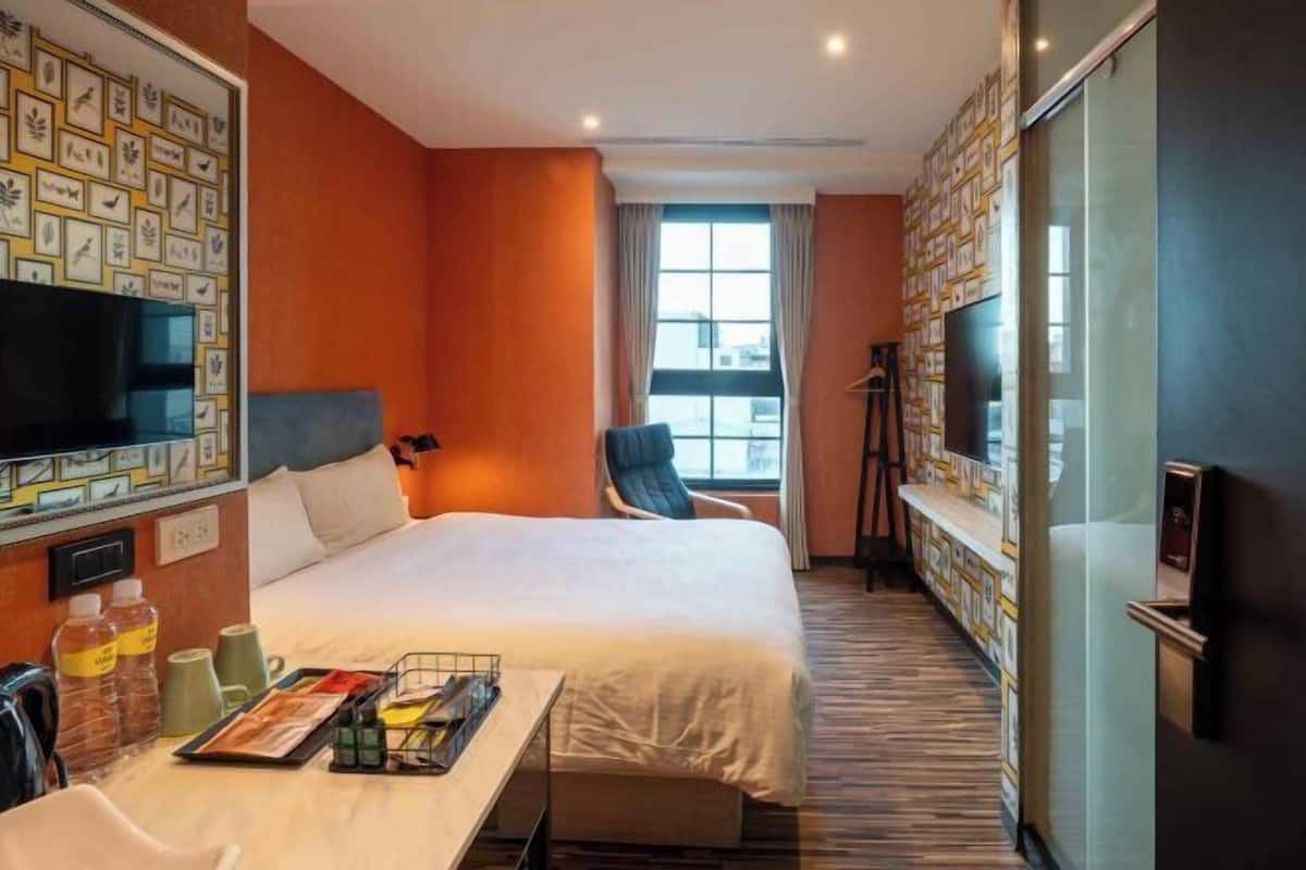 Luxe beddengoed, een bureau, geluiddichte muren, gratis wifi
