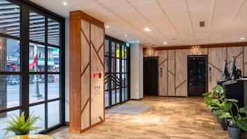 Coin salon dans le hall