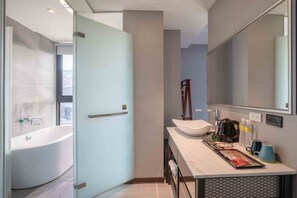 Superior Double Room | Bathroom