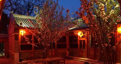 Fly By Knight Courtyard Hotel