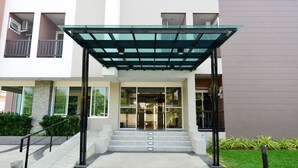 Unclassified image, 4 of 13, button - Baan Lamoon (Ratchaburi)