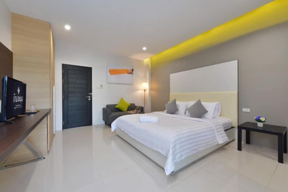 Escritorio, cortinas blackout, wifi gratis y ropa de cama 