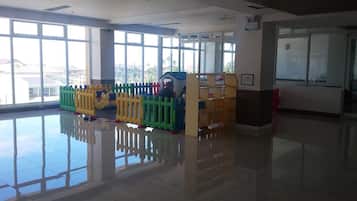 Kawasan main kanak-kanak – tertutup