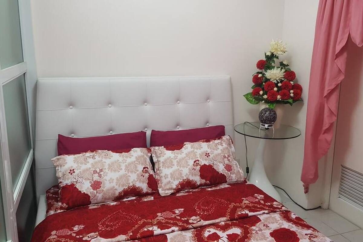 Condo, 1 Bedroom | Desk, individually decorated, individually furnished, bed sheets