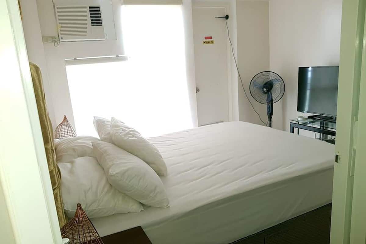 Apartment, 2 Schlafzimmer | Individuell dekoriert, individuell eingerichtet, Schreibtisch