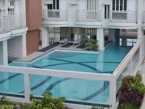 Outdoor pool - Mark's Condo at Tagaytay Prime (Tagaytay)