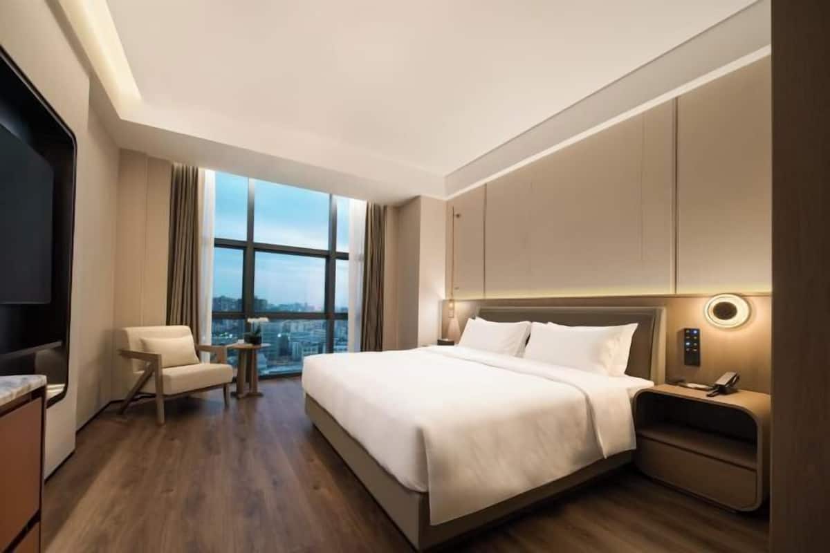 Zimmersafe, Schreibtisch, Verdunkelungsvorhänge, kostenloses WLAN