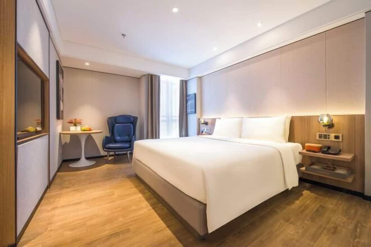 Cofres nos quartos, escrivaninha, cortinas blackout, Wi-Fi de cortesia
