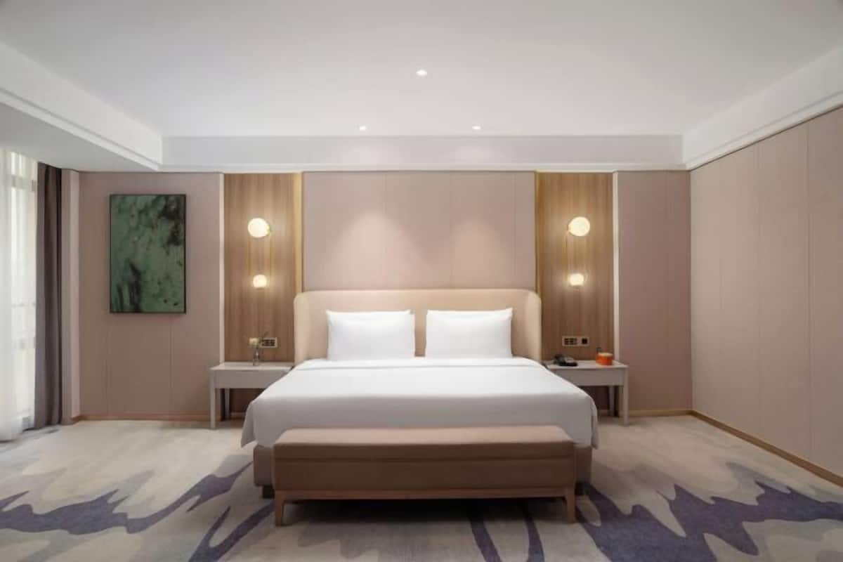 In-room safe, desk, blackout drapes, free WiFi