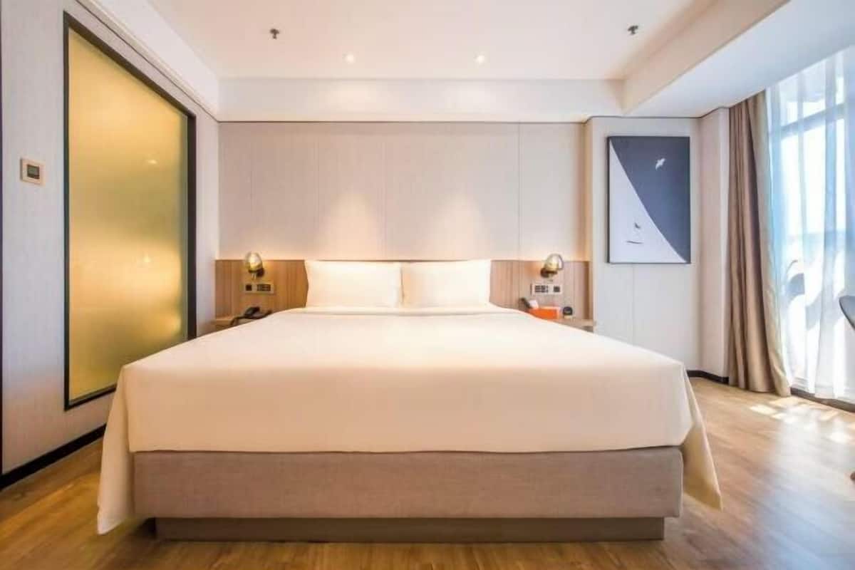 In-room safe, desk, blackout drapes, free WiFi