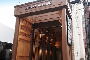 A building with the sign "MOTOIKE BUILDING" at the top.