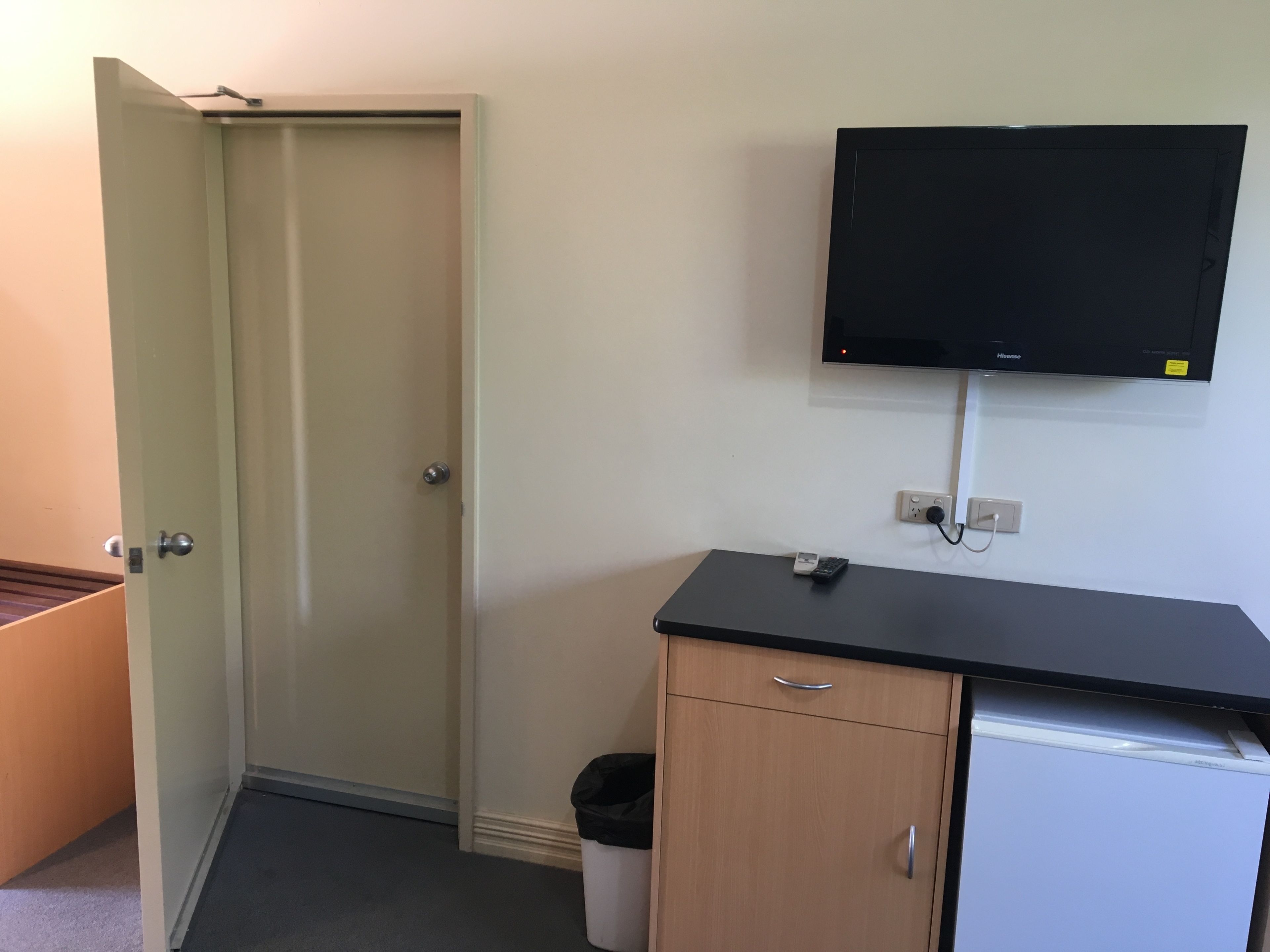 standard double room, 1 queen bed with sofa bed | minibar, free wifi, bed sheets