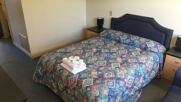 Minibar, wifi gratis y ropa de cama