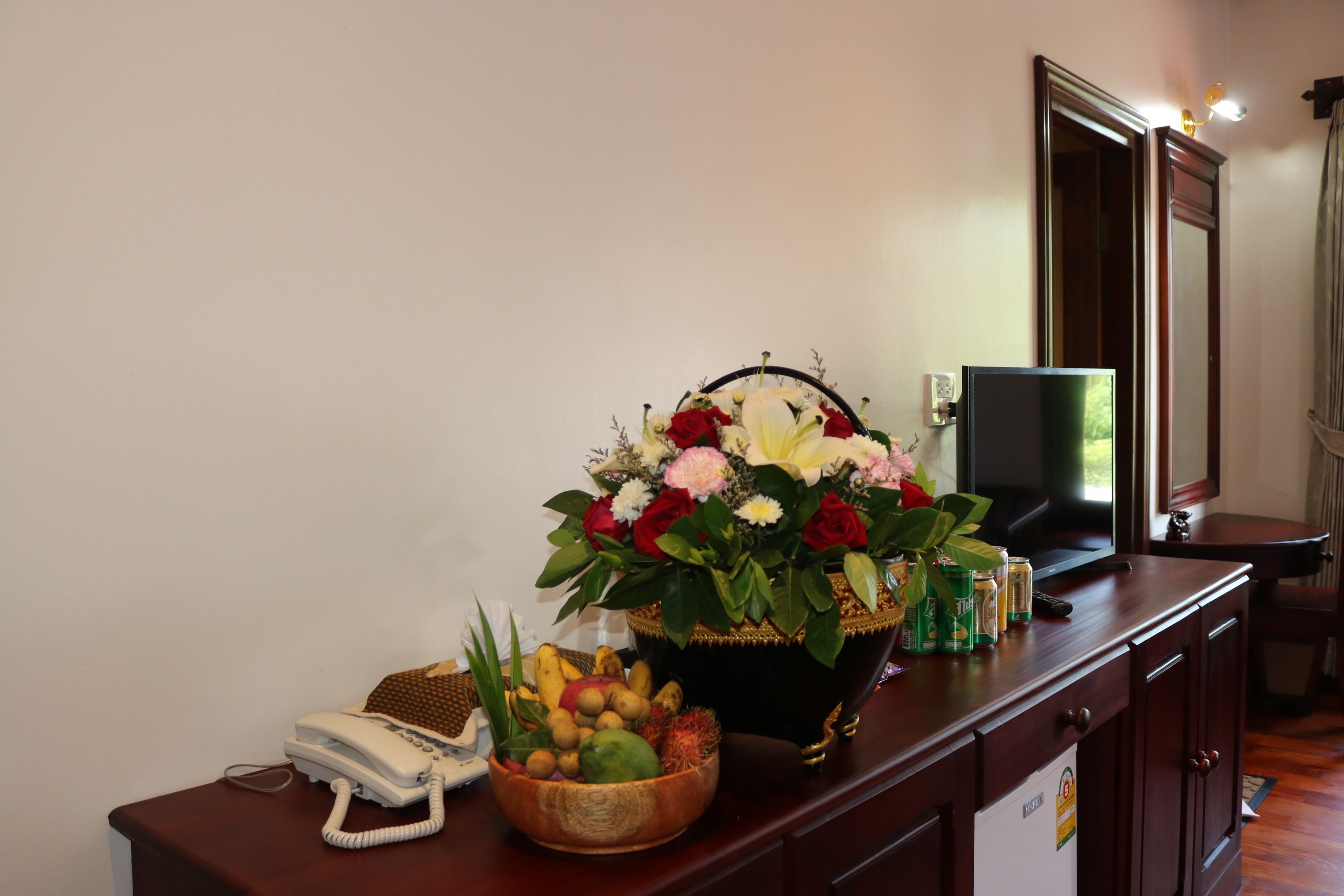 deluxe twin room | minibar, in-room safe, free wifi, bed sheets