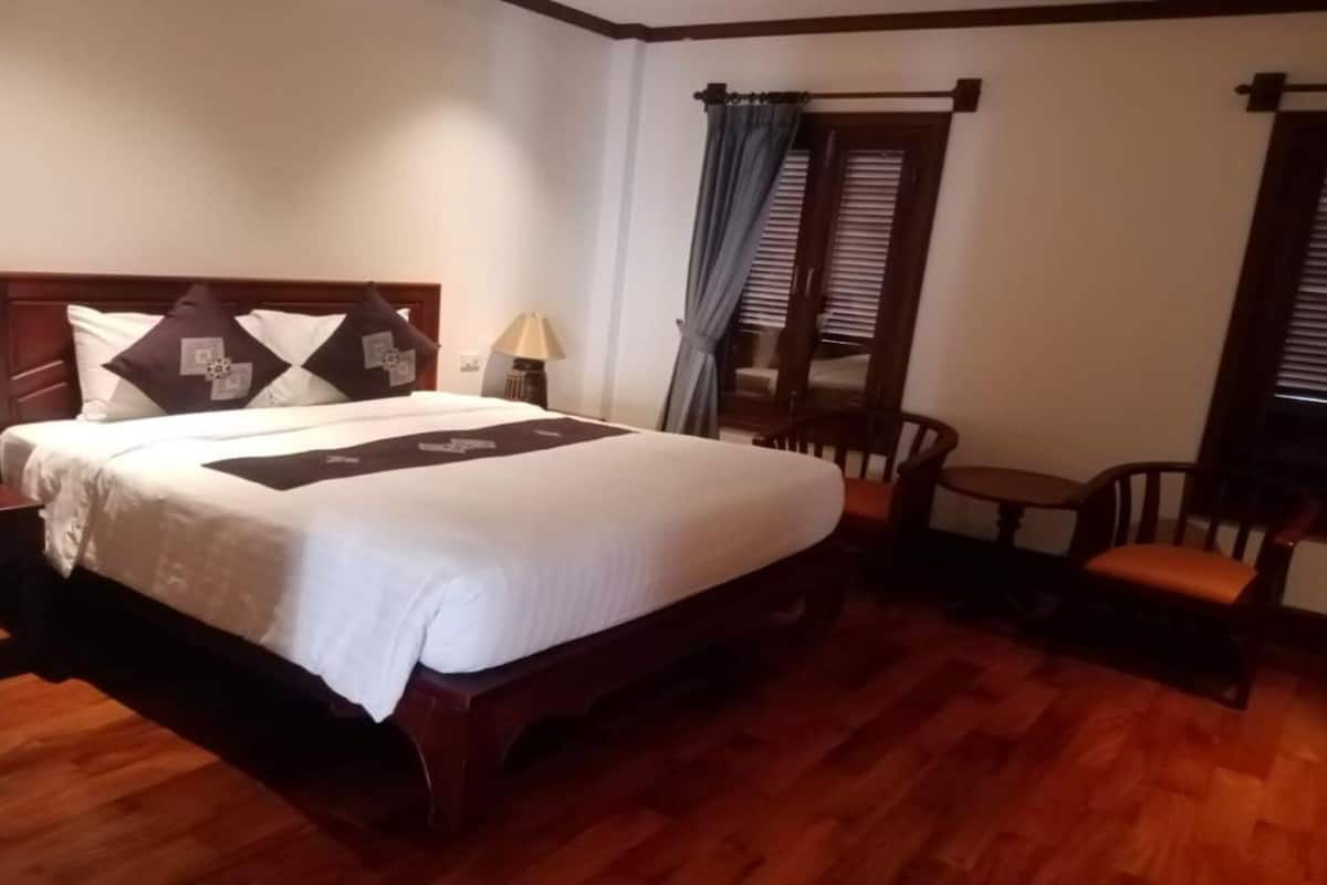 Minibar, caja de seguridad en la habitación, wifi gratis y ropa de cama