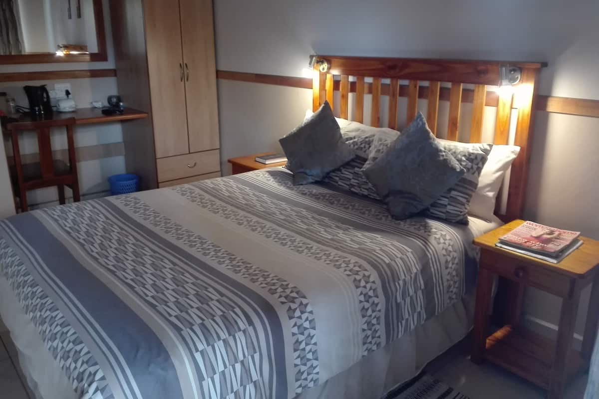 Basic Double Room, 1 Double Bed, Non Smoking, Ocean View | 1 bedroom, premium bedding, individually decorated, bed sheets
