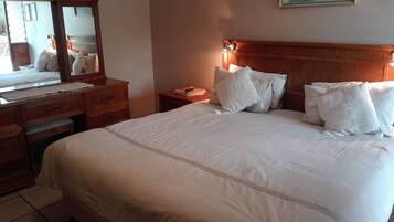 Basic Double Room, 1 Double Bed, Non Smoking | 1 bedroom, premium bedding, individually decorated, bed sheets