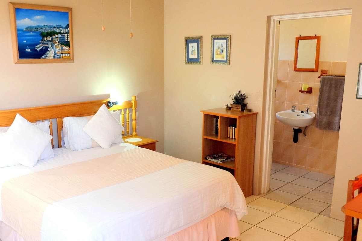 Business Room, 1 Bedroom, Non Smoking | 1 bedroom, premium bedding, individually decorated, bed sheets