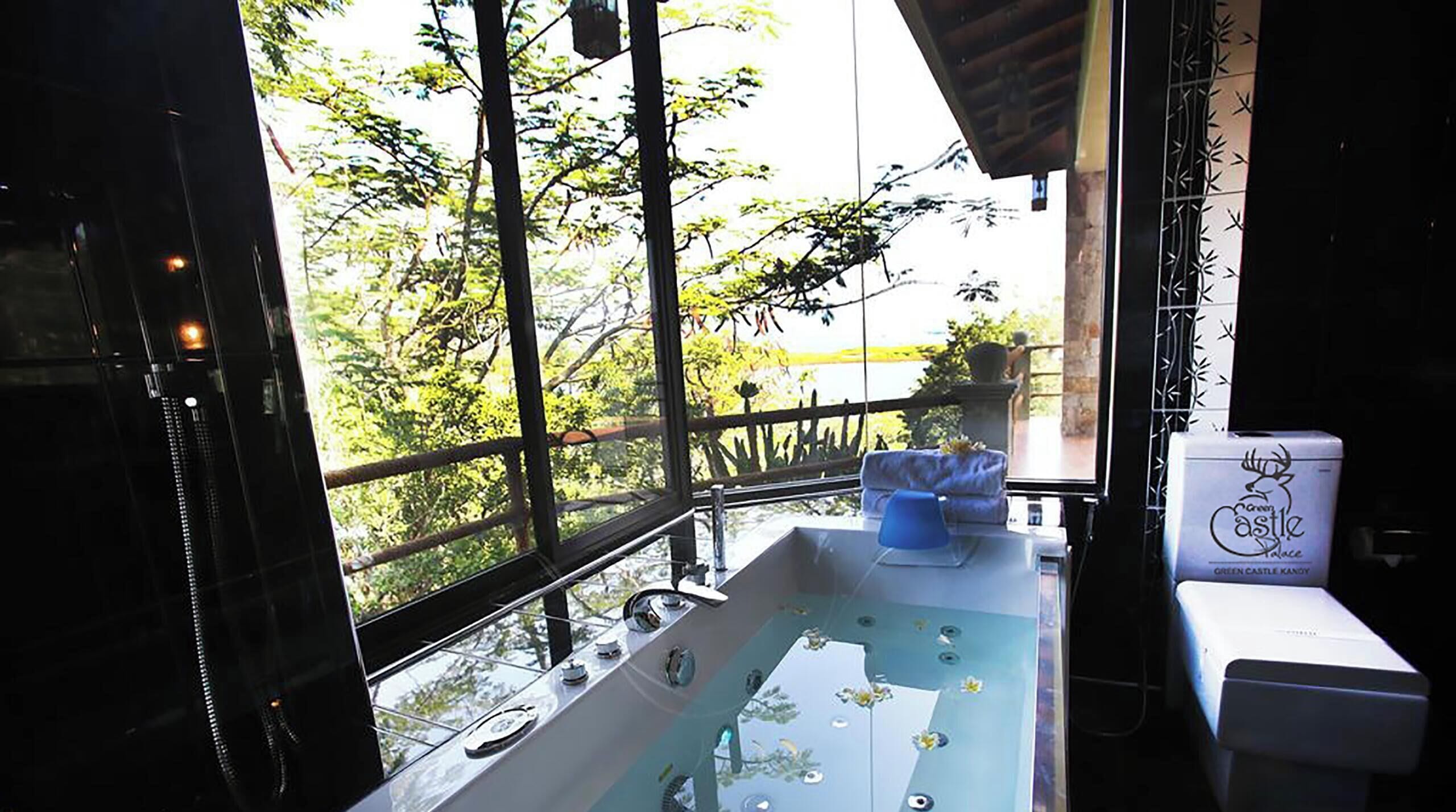 Suite de lujo | Tina de hidromasaje