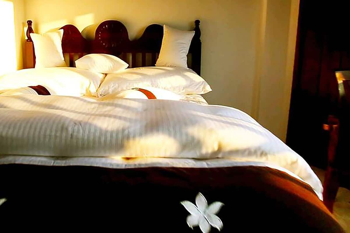 Deluxe Room | Egyptian cotton sheets, premium bedding, down duvets, pillow-top beds
