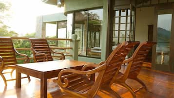 Luxury Suite | Terrace/patio
