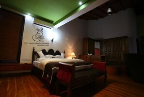 Egyptian cotton sheets, premium bedding, down comforters, pillowtop beds - Castle palace kandy (Teldeniya)