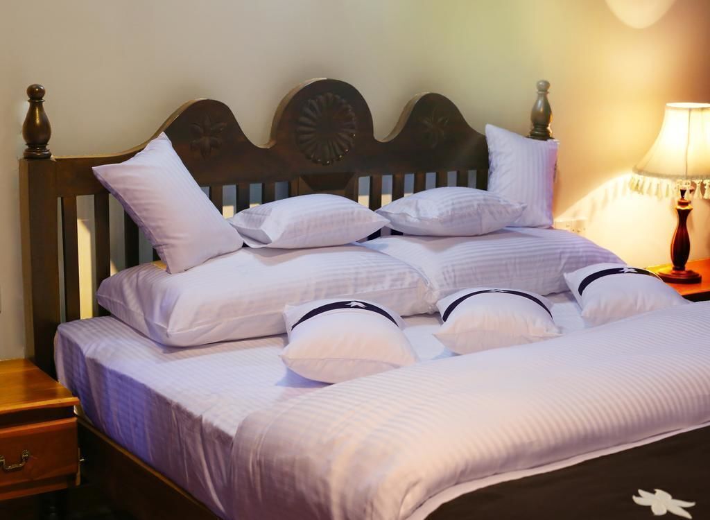 Egyptian cotton sheets, premium bedding, down comforters, pillowtop beds