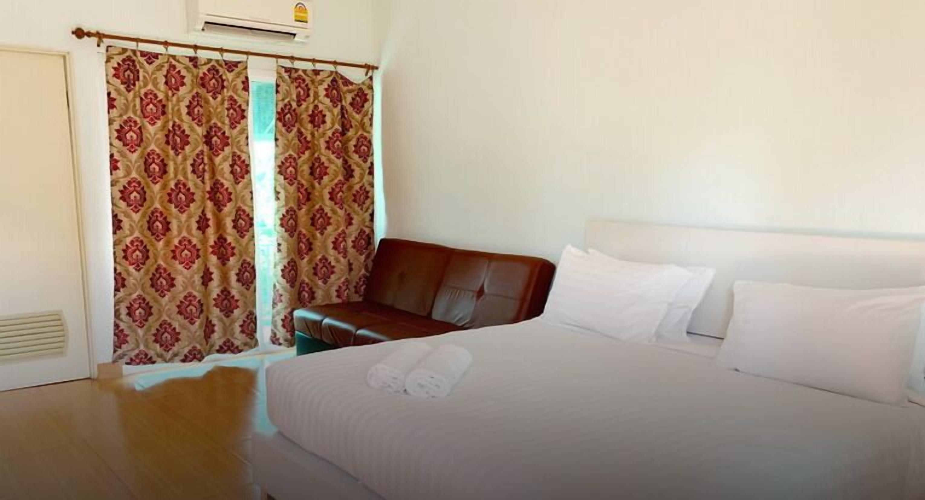 Premium bedding, free minibar, in-room safe, desk